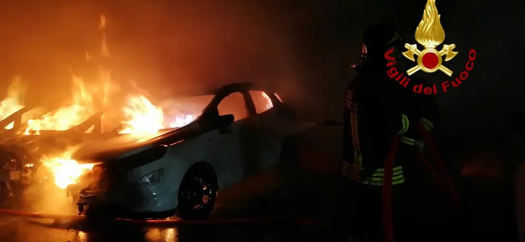 incendio Ford Ragusa lanterna cinese