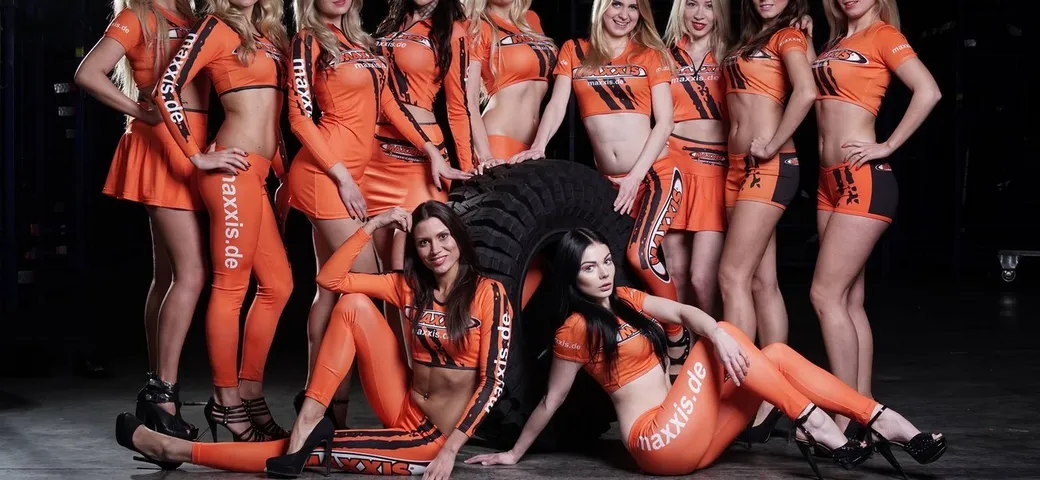 Mega Gallery Maxxis Paddock Girls 2016