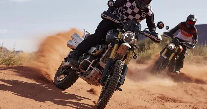 Triumph Scrambler 1200 2024: la gamma si rinnova con i modelli X ed XE [FOTO]