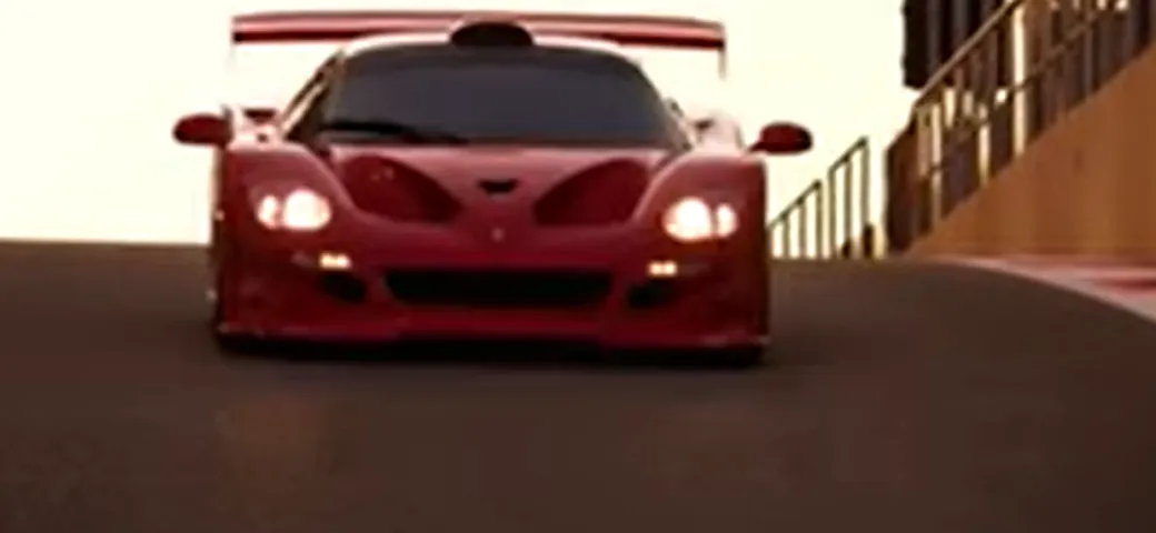 Ferrari F50 GT, una regina senza trono: eccola in pista [Video]