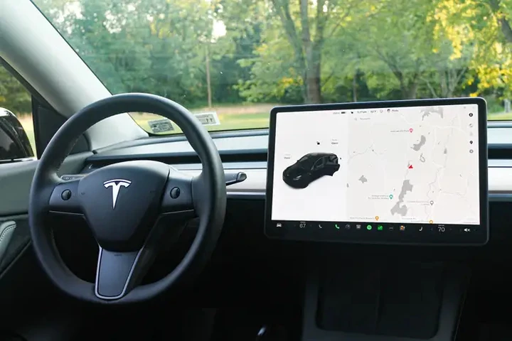 Tesla condannata: risarcimento record per incidente mortale con Autopilot
