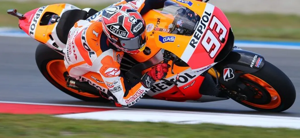 Assen, valzer fra bizzarrie del tempo e cambi moto. E' sempre Marc Marquez (Honda): e otto! E Rossi (5°) perde il 2° posto in classifica