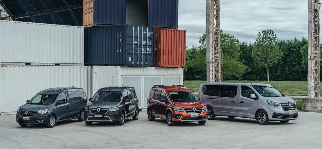 Renault: primo contatto con la nuova gamma 2021 di veicoli commerciali e multispazio