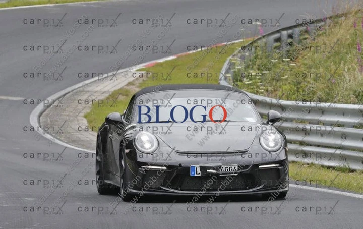 Porsche 911 Speedster: nuove foto spia senza camouflage
