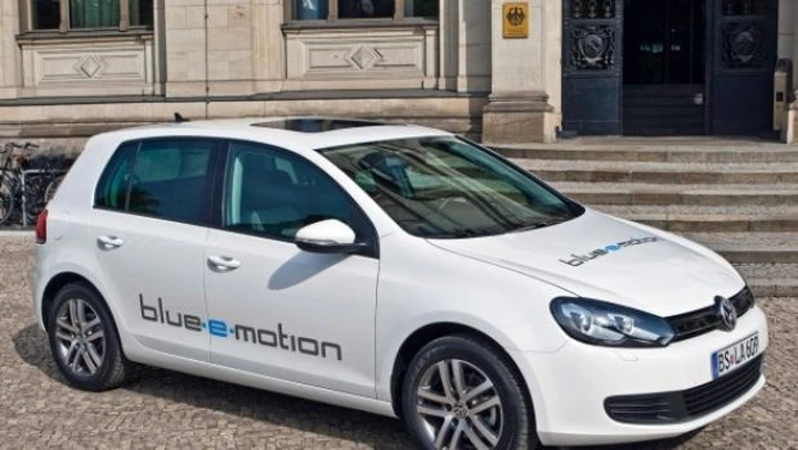 Volkswagen Golf blue-e-motion: l'auto più ecologica secondo l'Automobile Club inglese