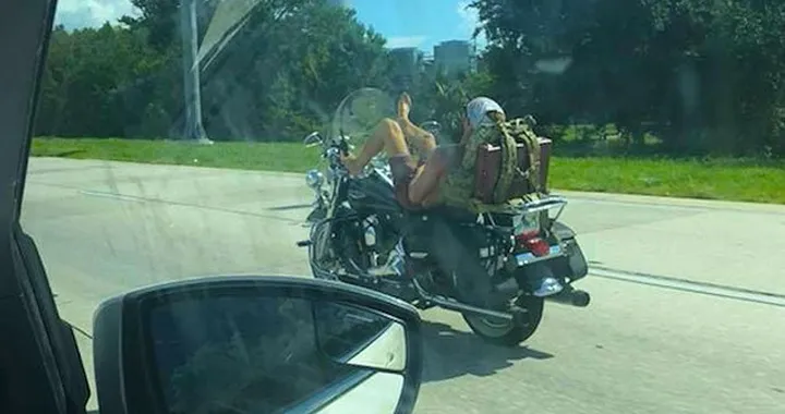 Guidare una Harley... con i piedi...