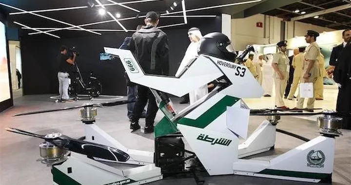 Presentata a Dubai una moto...volante!