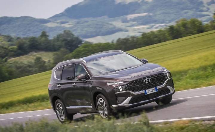 Hyundai Santa Fe Plug-in Hybrid: prezzi, offerte e dotazioni della nuova versione ibrida ricaricabile
