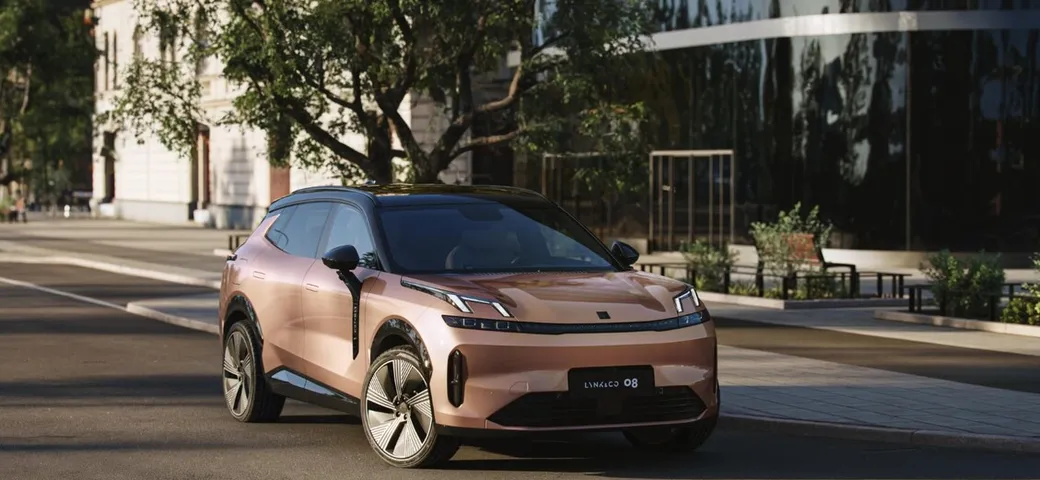 Lynk&Co 08, disponibile in Italia da 52.995 euro