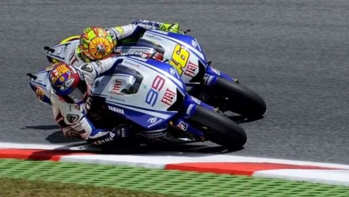 MotoGP: Rossi e Lorenzo pronti al via in Qatar. Inizia la competizione fra i due compagni di squadra