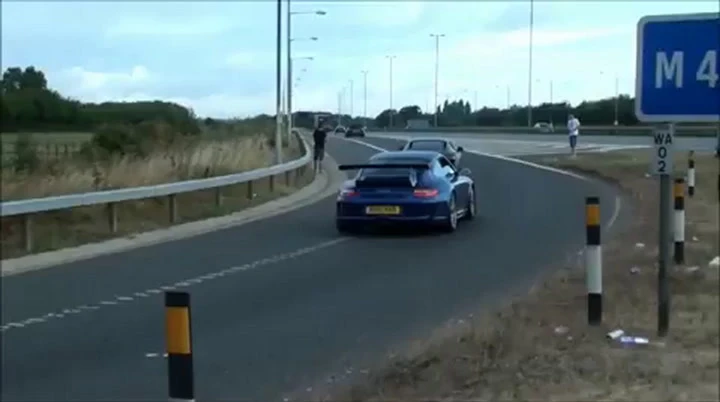 Sei minuti e mezzo di puro sound di supercar