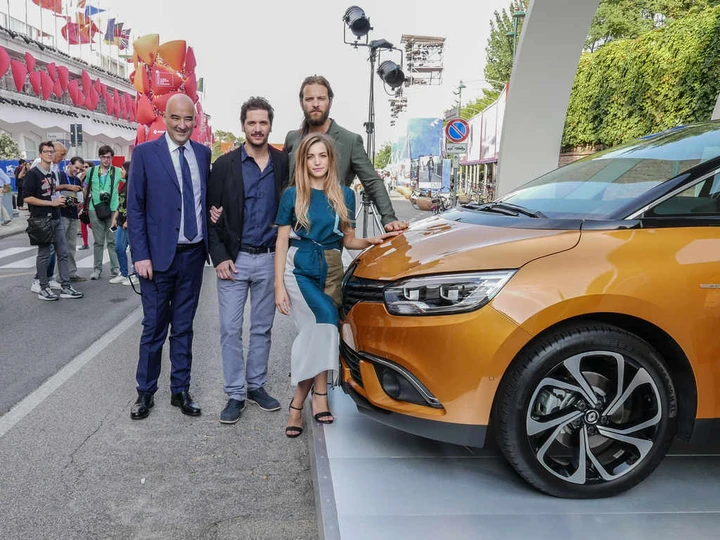 Renault Scenic presenta il Temporary Cinema a Roma