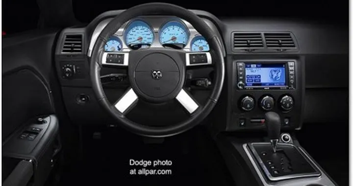 Dodge Challenger - foto degli interni