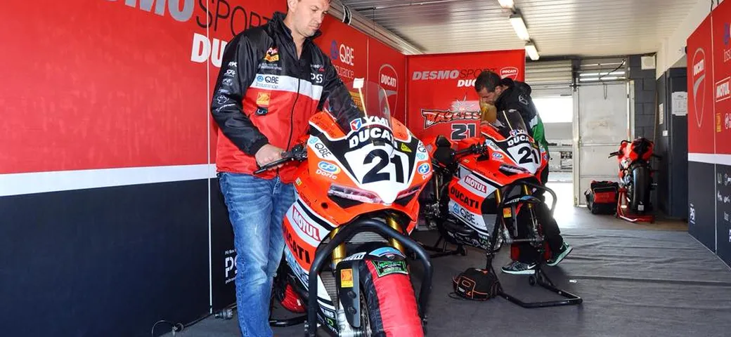 Troy Bayliss, rubata la sua Ducati Panigale V4R: il pilota non l'ha presa bene