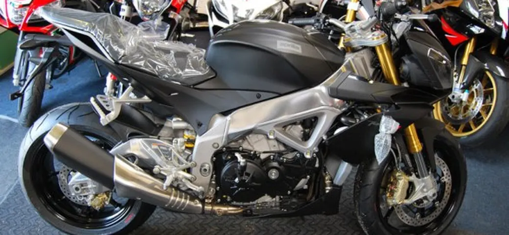 Aprilia Tuono V4 R 2014 avvistata a Nottingham