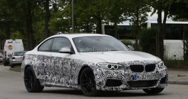 BMW M2: nuove foto spia su strada