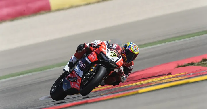 Superbike Aragon: Chaz Davies si prende anche il warm up