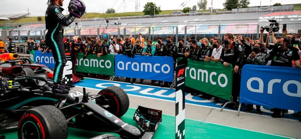 F1: Hamilton non china la testa di fronte alle accuse della Red Bull