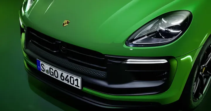Porsche ci ripensa, nuovo SUV a benzina entro il 2028: come sarà