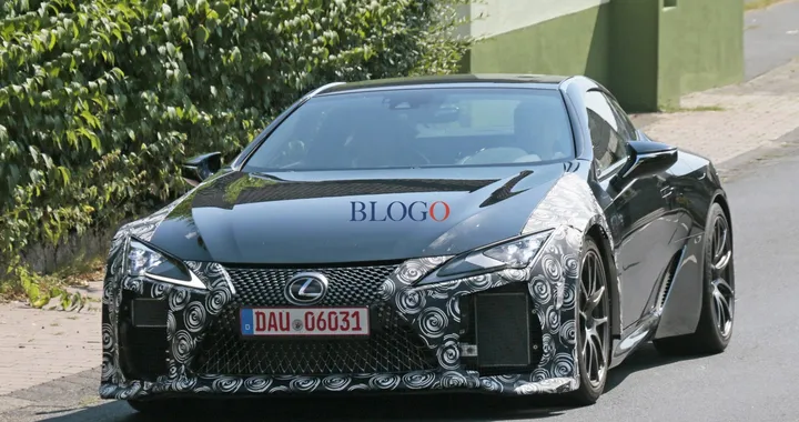 Lexus LC F: foto spia della versione sportiva