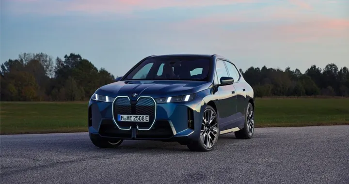 BMW iX, autonomia e prestazioni al vertice della categoria