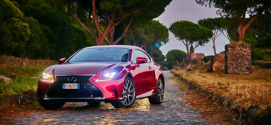 Lexus RC300H: prova su strada [Video]