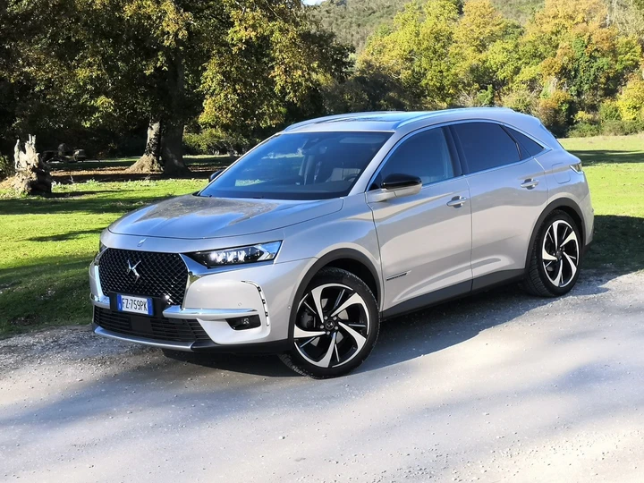 DS 7 Crossback E-Tense 4x4 Grand Chic: la prova su strada