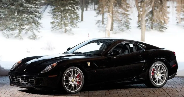 Ferrari 599 GTB Fiorano: una manuale battuta all'asta per 682.000 dollari