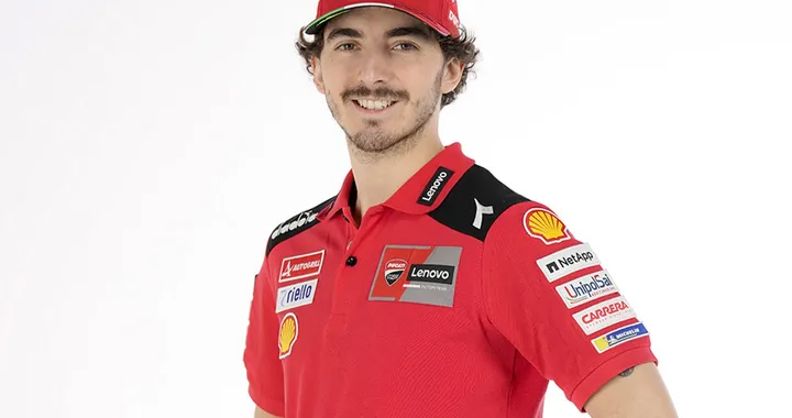Ducati, ecco la linea di abbigliamento GP Team Replica 2022