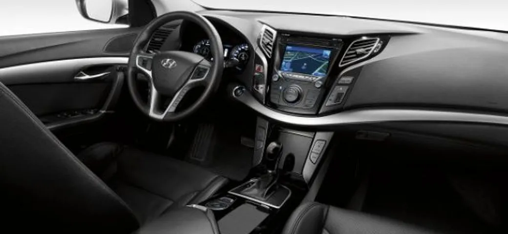 Hyundai i40 Wagon: prima immagine della plancia