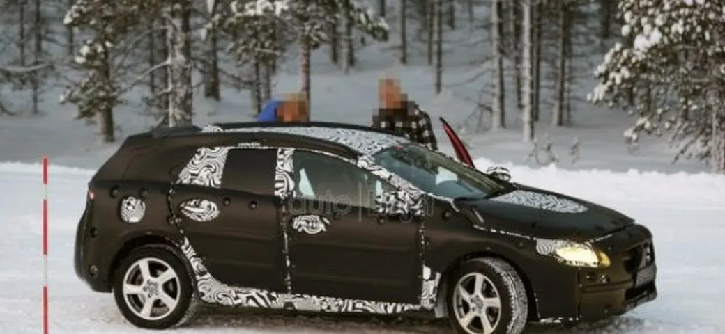 Foto spia Volvo V40