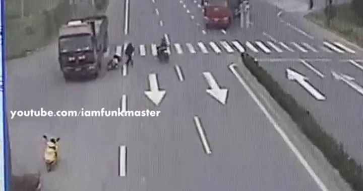 Incidente scampato, scooterista fortunato