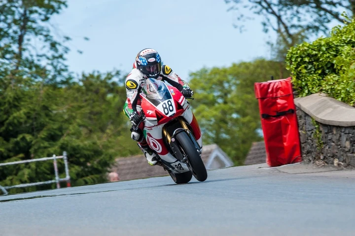 Bimota: ottimo debutto al Tourist Trophy 2015