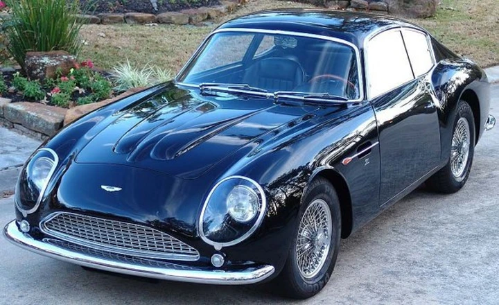 Aston Martin DB4 GT Zagato: in vendita su eBay un esemplare 'evoluto'