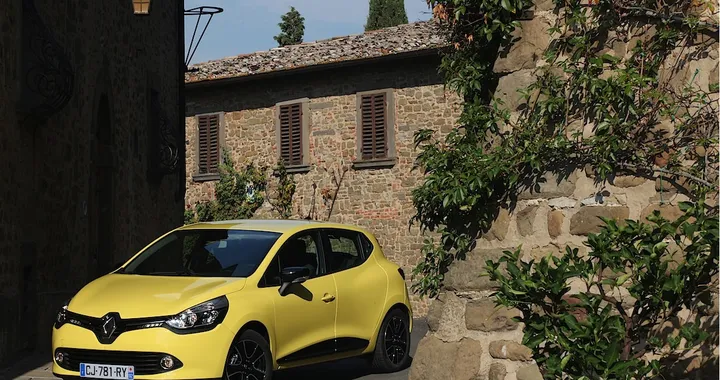 Nuova Renault Clio: brochure, prezzi, informazioni e prova