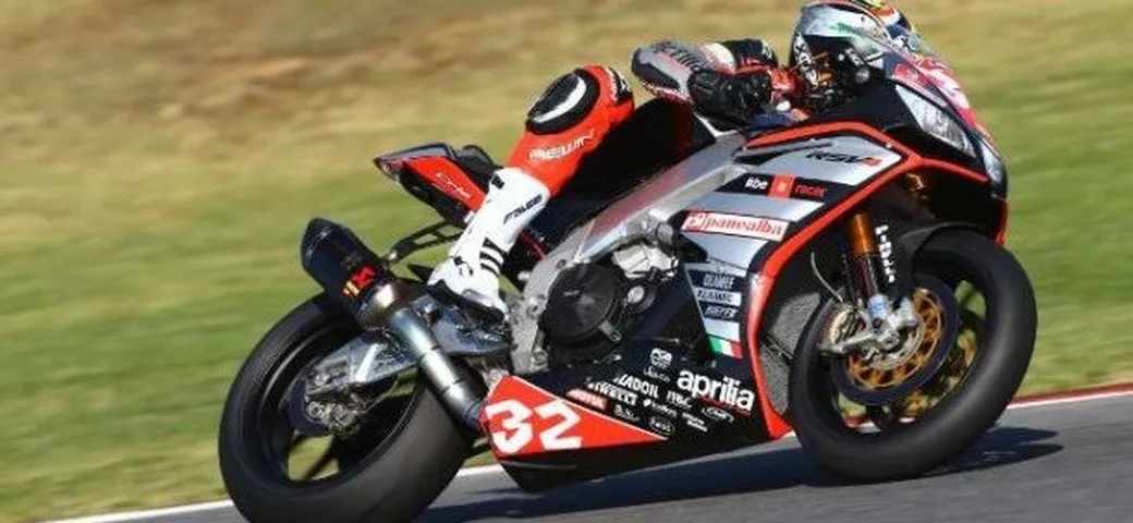 STK1000 Misano 2015: Savadori centra la pole