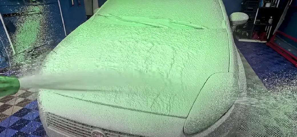 Recupera una Fiat Punto abbandonata e la rimette a nuovo [VIDEO]
