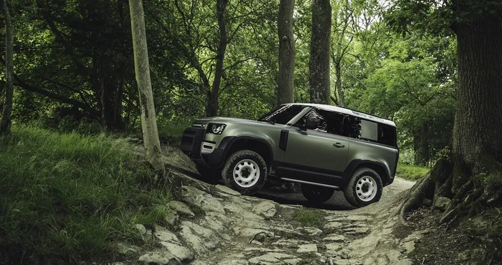 Land Rover Defender: in sviluppo la tecnologia per il controllo remoto