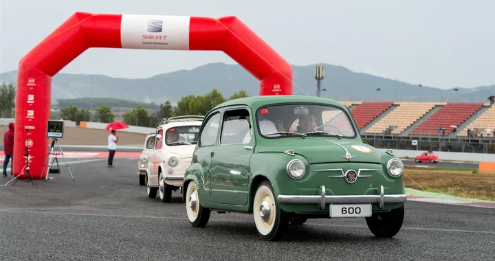 787 Seat 600 in fila: nuovo Guinness dei Primati a Montmeló