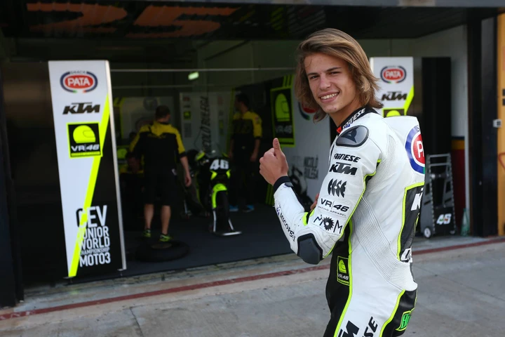 Moto3, Nicolò Bulega sbarca nel mondiale 2016 con la corona iridata del “mondialino”