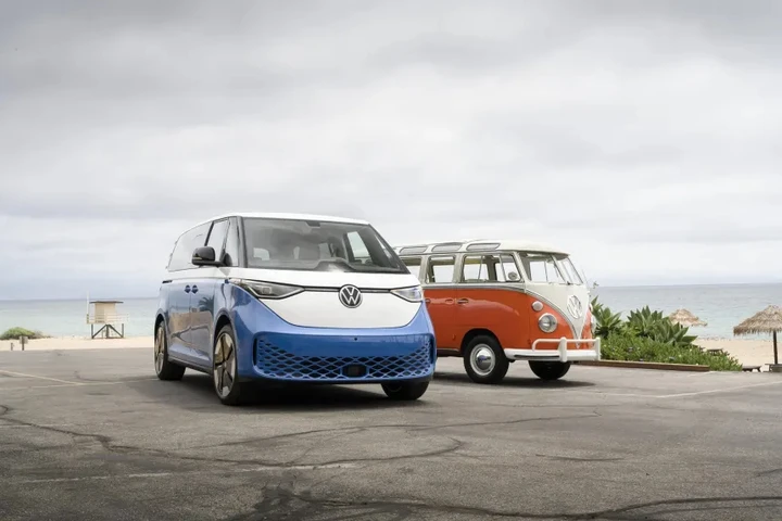 Volkswagen, si ferma la produzione di ID. Buzz e Multivan: che succede