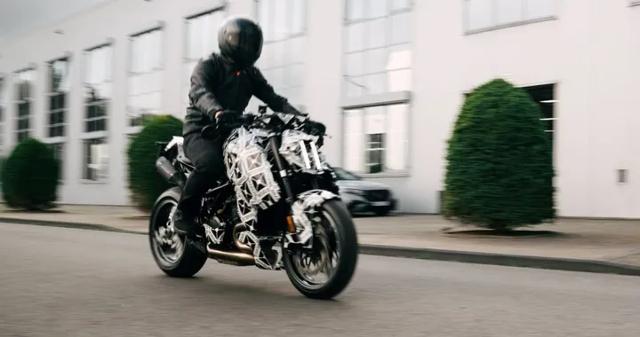 189 cavalli di pura follia: la nuova hypernaked Brabus 1400 R è realtà