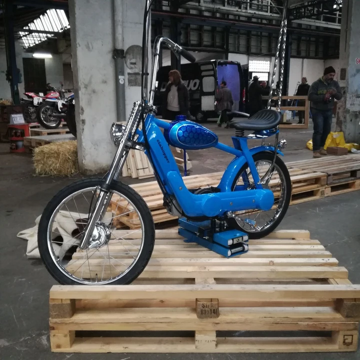 Ciahopper, il motorino Piaggio Ciao trasformato in Chopper