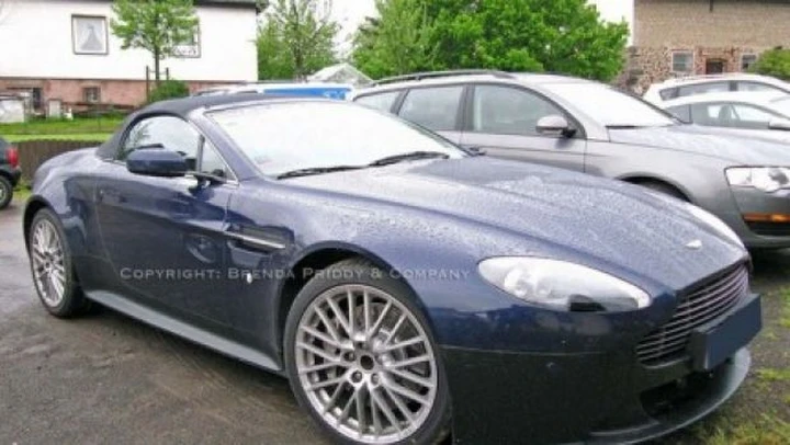 Aston Martin: foto spia della V12 Vantage Roadster