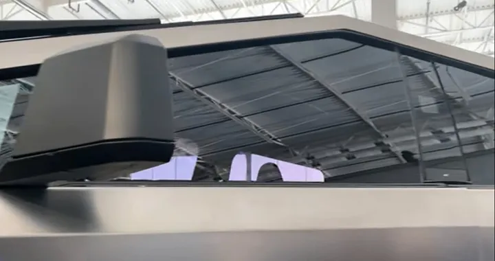 Tesla Cybertruck: i difetti d'assemblaggio del prototipo [Video]