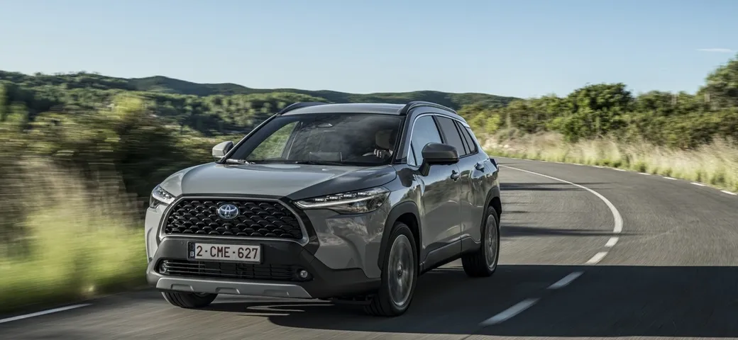 Toyota Corolla Cross: prova, motori, prezzi