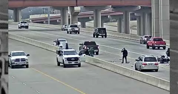 Incidente in moto per due poliziotti americani e il video diventa virale