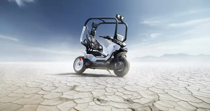 BMW Vision CE, lo scooter elettrico senza casco arriva nel 2027?