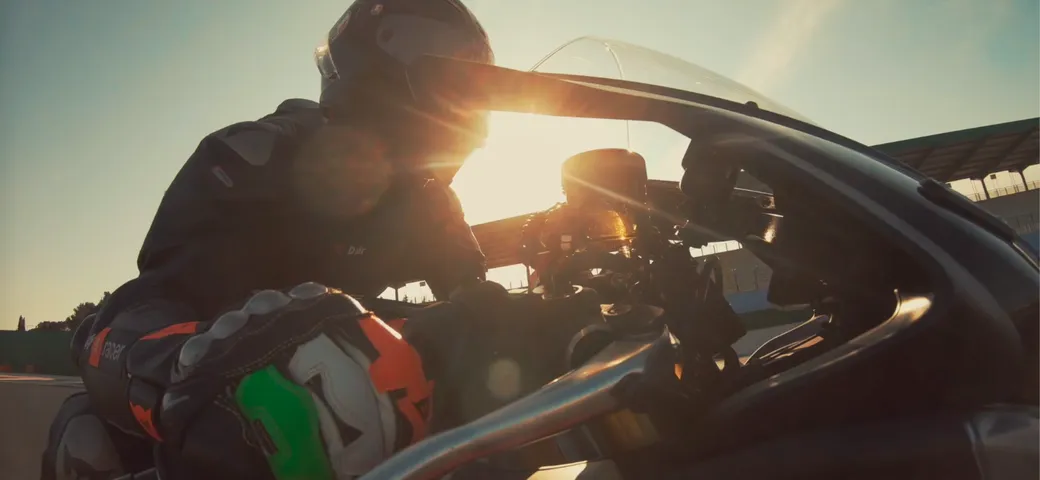 Aprilia RSV4 2021, il video a Misano di Max Biaggi