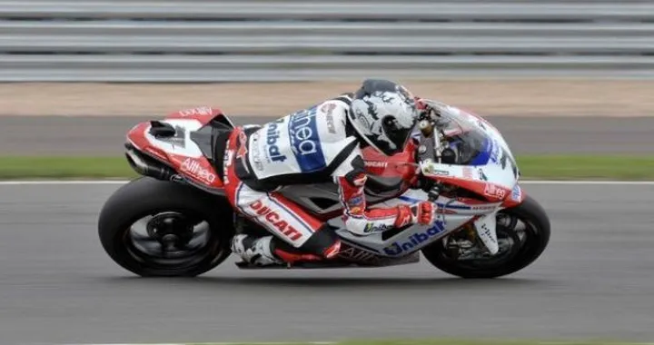 WSBK: Carlos Checa subito in testa nelle prime libere del Nurburgring
